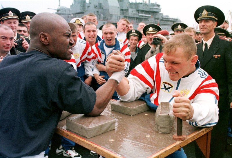  Armwrestling  -  Pulso - Lucha de Brazos El-maravilloso-e-inexplicable-universo-de-la-lucha-de-brazos-copy-del-bar-a-los-estadios-body-image-1484312887