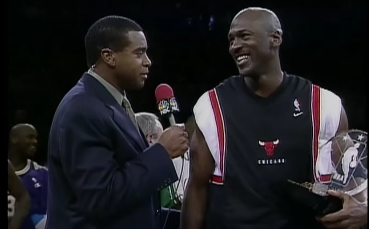 NBA All-Star 1994 oye, este año el all-star es en Phoenix ¿Qué  ponemos en la camiseta? Pues Phoenix está cerca del desierto…