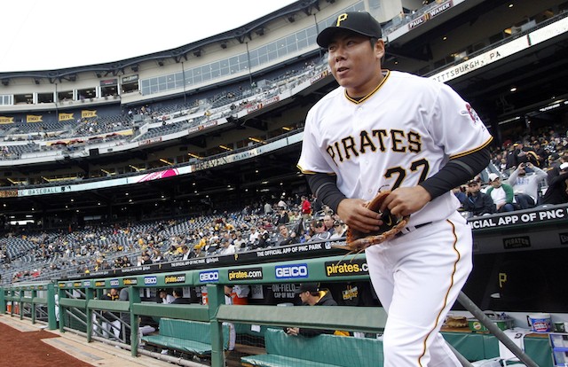 MLB umpire saves woman from jumping off Roberto Clemente Bridge in  Pittsburgh 