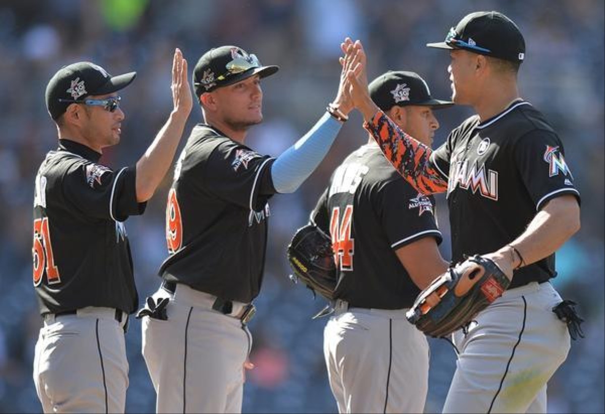 Reports: Derek Jeter-Jeb Bush group wins auction to buy Miami Marlins for  $1.3 billion 