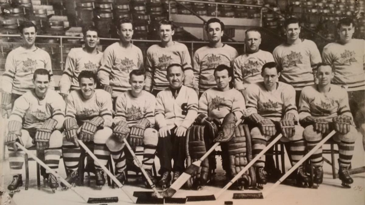 Первый канада. Хоккейная команда 1904 Канада. Первая хоккейная команда Канады 1904. Хоккей в Канаде 20 век.