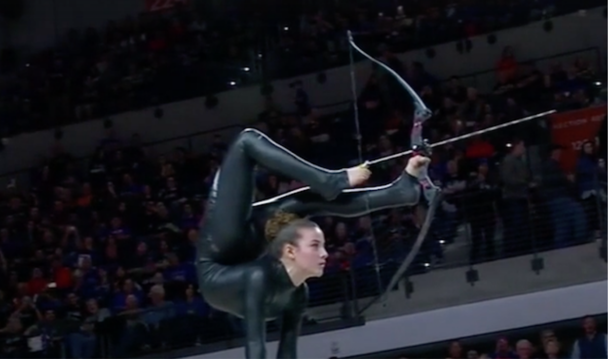 Halftime Performer Shoots A Bow And Arrow With Her Feet While Balancing With Her Hands Vice Sports 9194