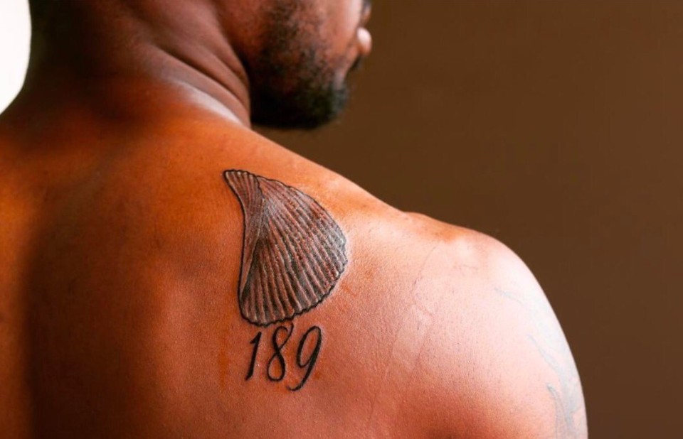 anthony-brown-gets-potato-chip-tattooed-to-his-shoulder-in-one-interpretation-of-the-expression-1492878106.png